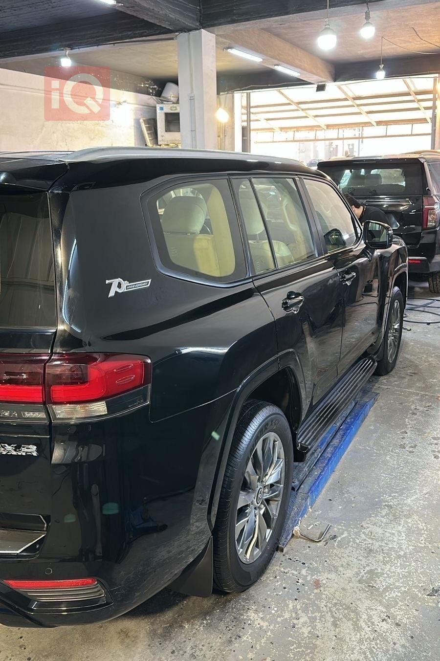 تۆیۆتا لاند کروزەر